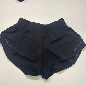 Lululemon hotty hot shorts 2.5, size 4. Color: black